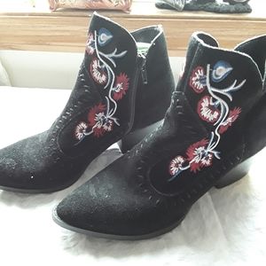 Carlos Santana. Size 6 Ankle Boots